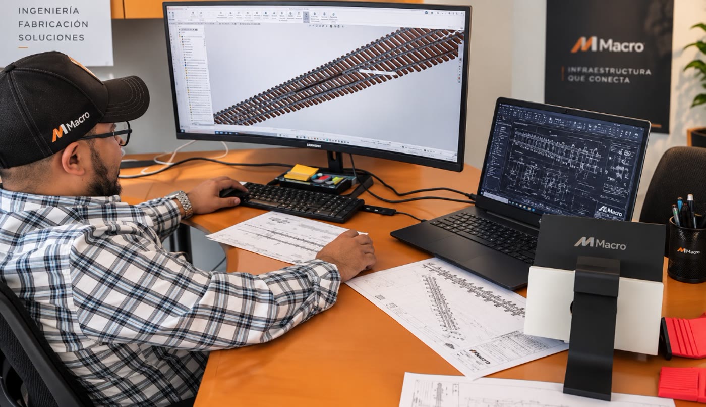 Ingeniero de MACRO modelando un aparato de vía en CAD