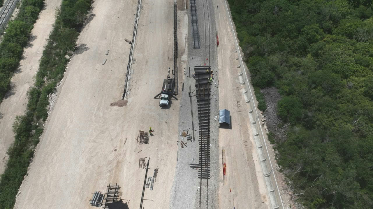 Vía férrea en construcción, vista aérea